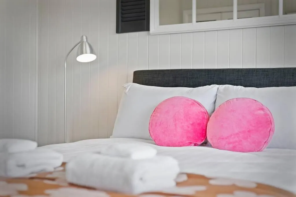 Chalet The Quince Cottage - 2 Bedrooms Ravensbourne Australia